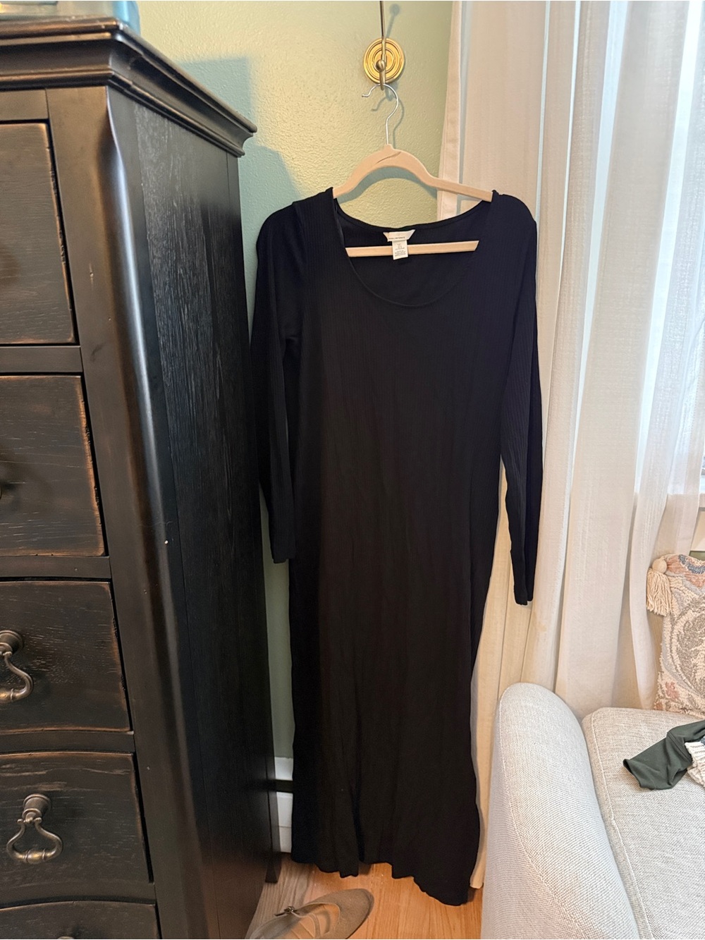 H&M Black Long Sleeve Maxi Dress — Sleek Scoop Neck